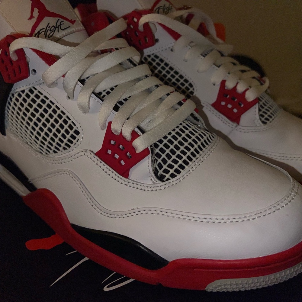 Air Jordan 4 Retro